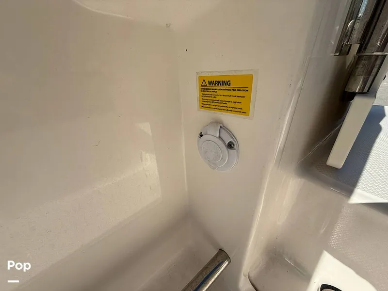 Slide: The Image of Robalo R222 Explorer 2023 - 15021908