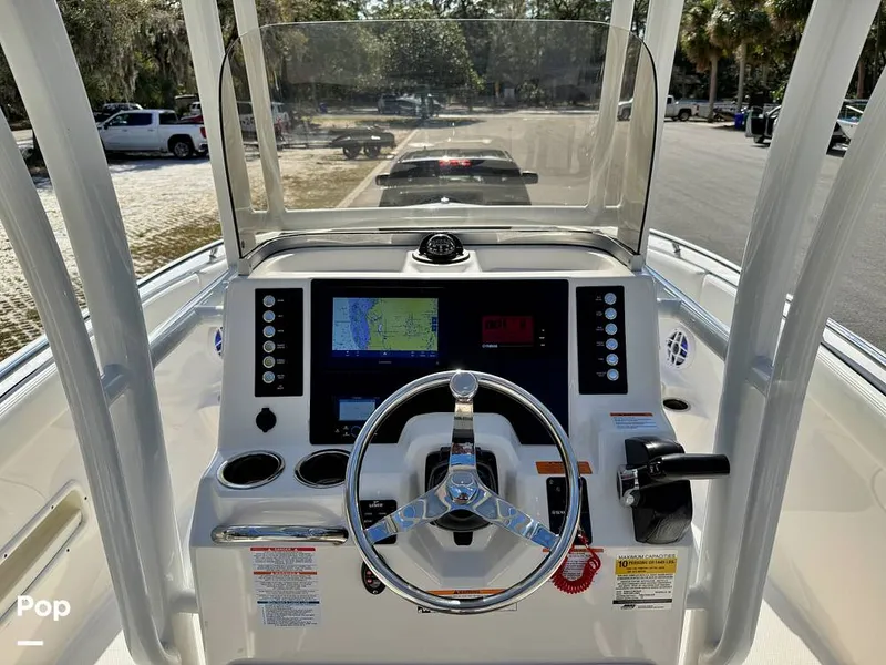 Slide: The Image of Robalo R222 Explorer 2023 - 15021885