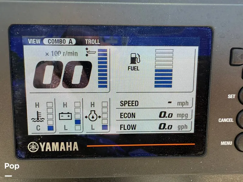 Slide: The Image of Robalo R222 Explorer 2023 - 15021888