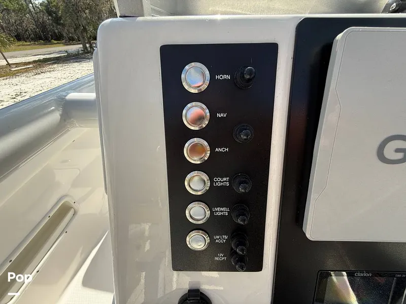 Slide: The Image of Robalo R222 Explorer 2023 - 15021915