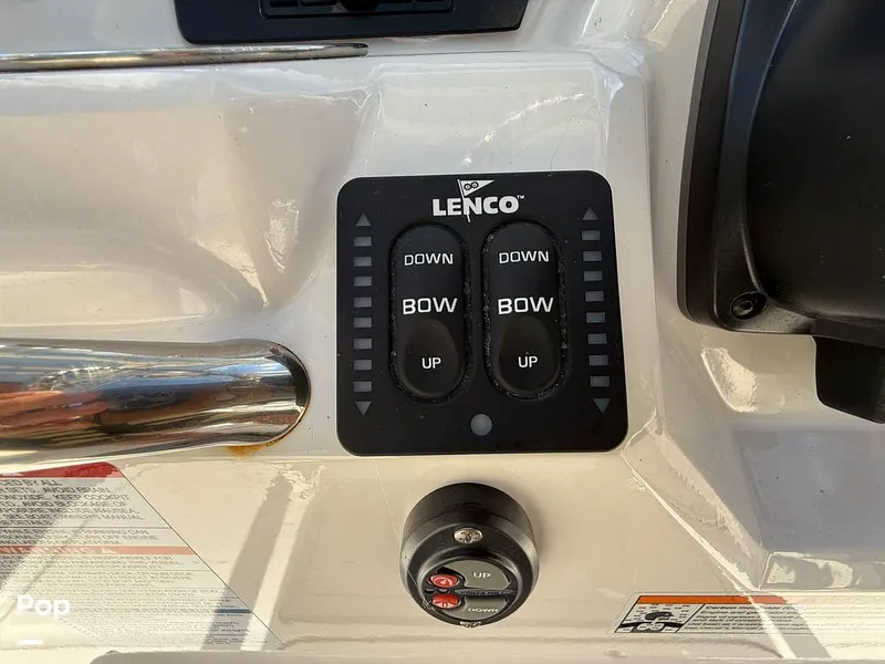 Slide: The Image of Robalo R222 Explorer 2023 - 15021917