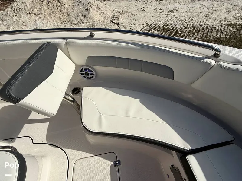 Slide: The Image of Robalo R222 Explorer 2023 - 15021931