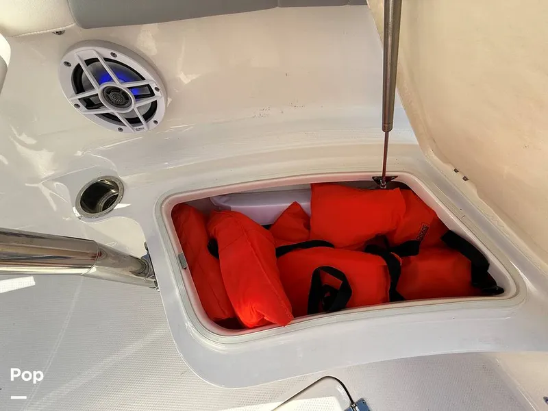 Slide: The Image of Robalo R222 Explorer 2023 - 15021933