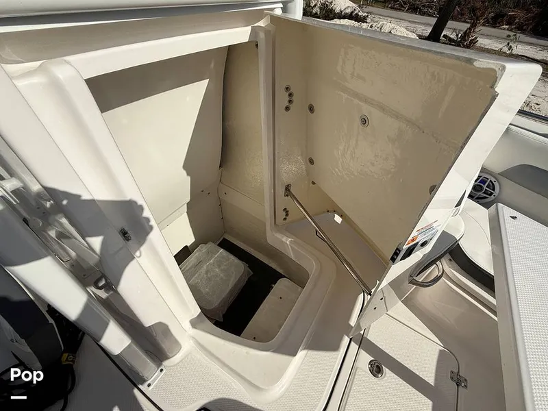 Slide: The Image of Robalo R222 Explorer 2023 - 15021942