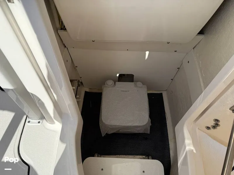 Slide: The Image of Robalo R222 Explorer 2023 - 15021940