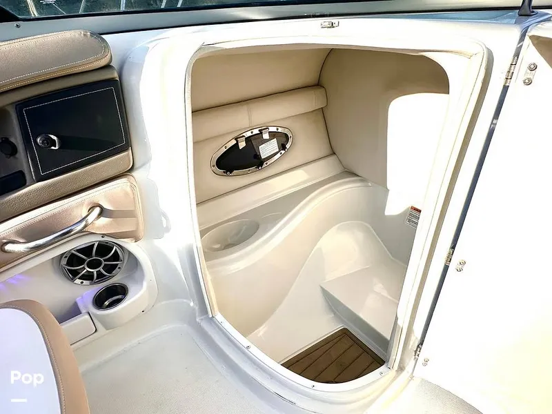 Slide: The Image of Crownline Boats E235 XS 2023 - 14998319