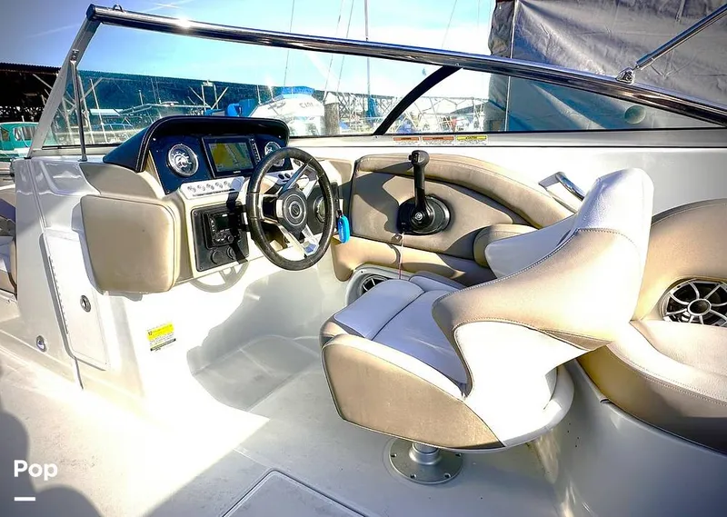 Slide: The Image of Crownline Boats E235 XS 2023 - 14998345