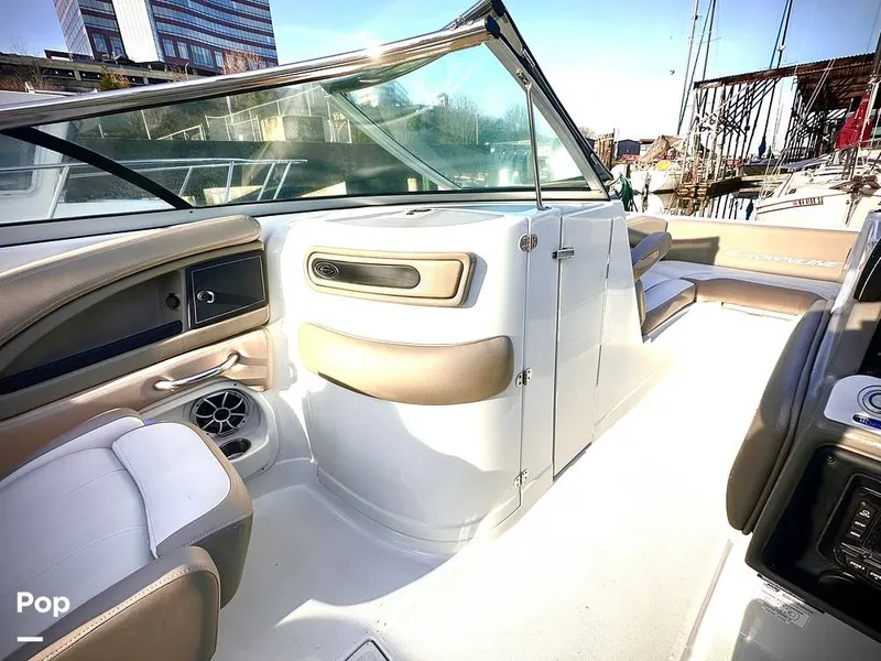 Slide: The Image of Crownline Boats E235 XS 2023 - 14998316