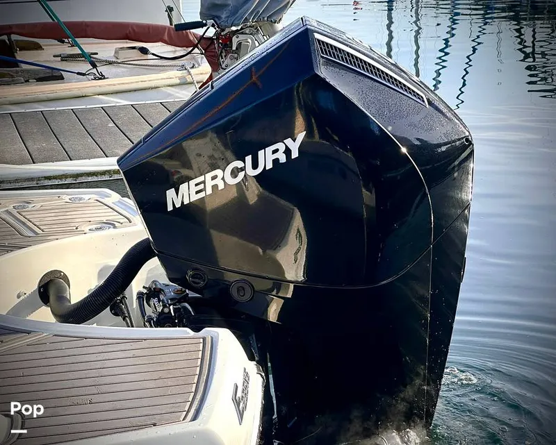 Slide: The Image of Crownline Boats E235 XS 2023 - 14998323