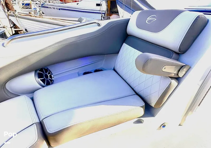 Slide: The Image of Crownline Boats E235 XS 2023 - 14998303