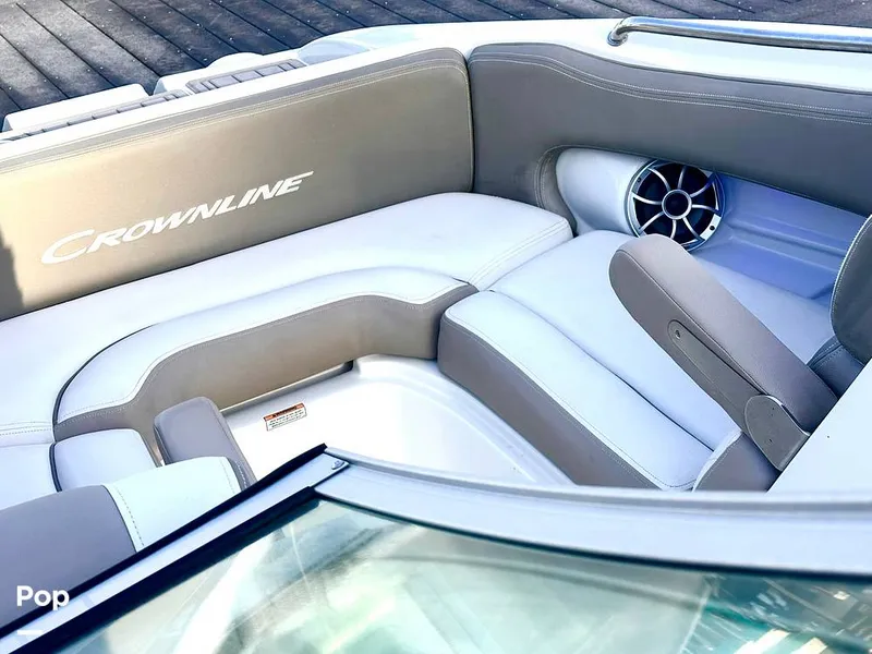 Slide: The Image of Crownline Boats E235 XS 2023 - 14998309