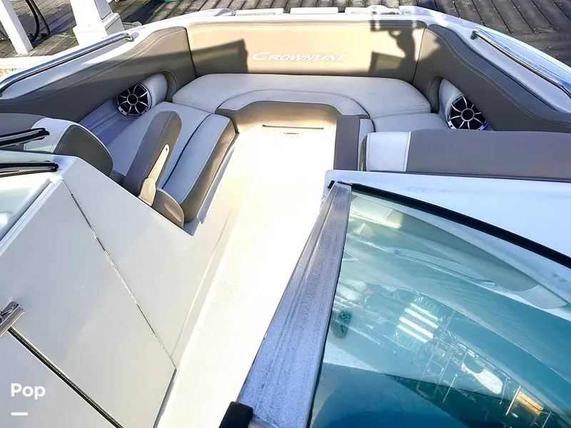 Slide: The Image of Crownline Boats E235 XS 2023 - 14998317