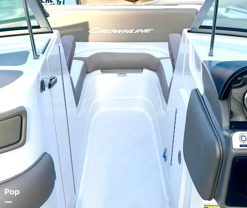 Slide: The Image of Crownline Boats E235 XS 2023 - 14998291