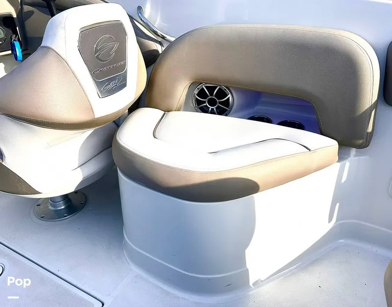 Slide: The Image of Crownline Boats E235 XS 2023 - 14998338