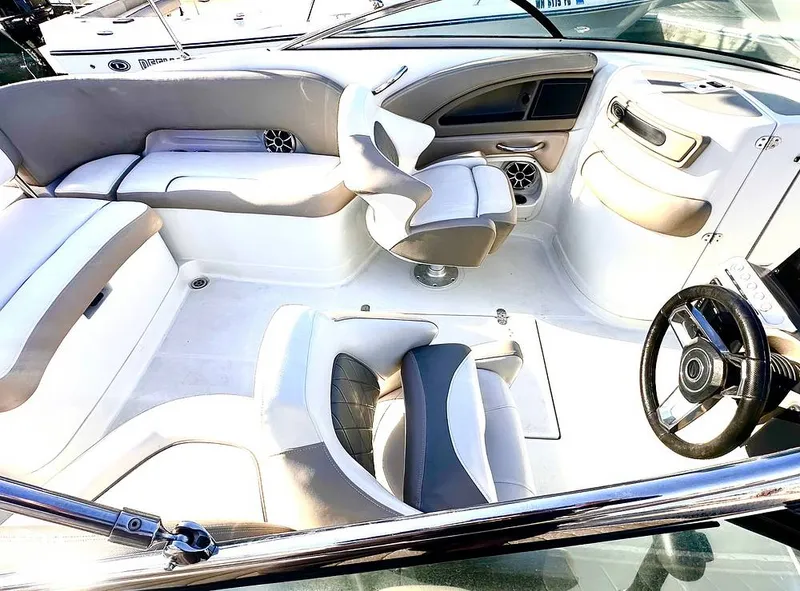 Slide: The Image of Crownline Boats E235 XS 2023 - 14998301