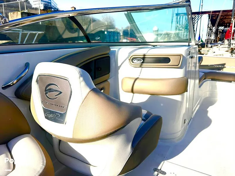 Slide: The Image of Crownline Boats E235 XS 2023 - 14998302