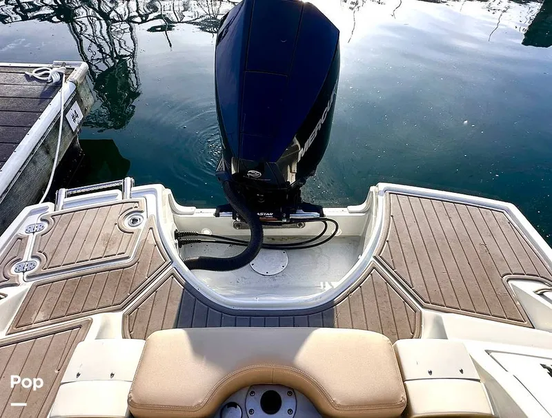 Slide: The Image of Crownline Boats E235 XS 2023 - 14998320