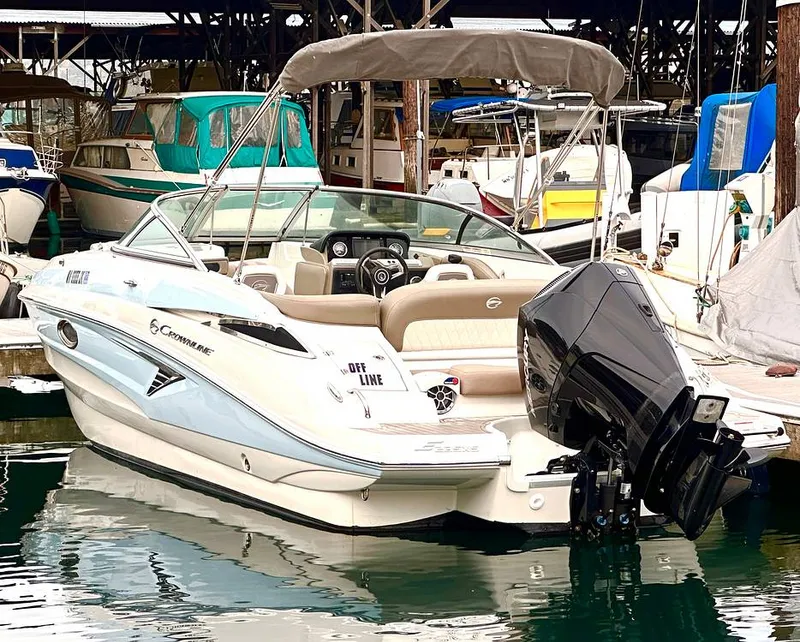 Slide: The Image of Crownline Boats E235 XS 2023 - 15010351