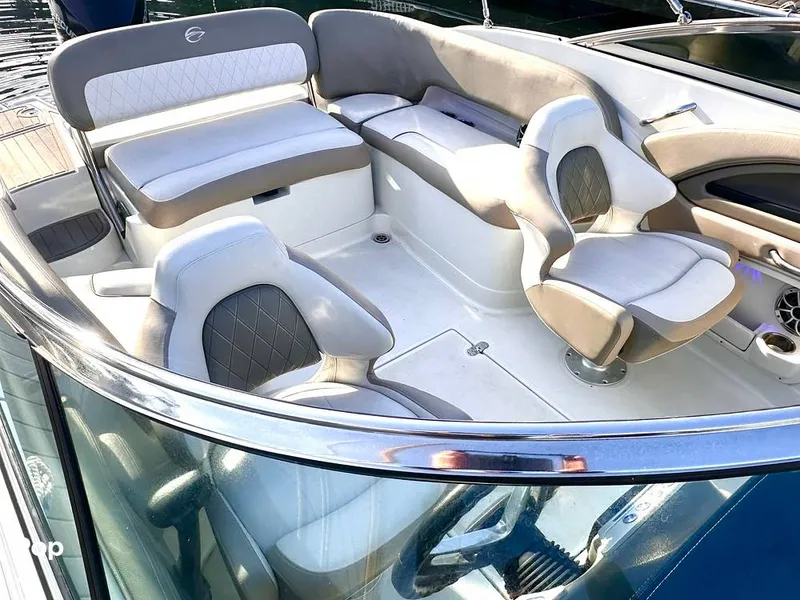Slide: The Image of Crownline Boats E235 XS 2023 - 14998326