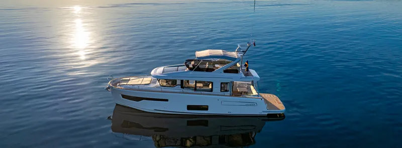 The Image of Nimbus 495 Flybridge - 0