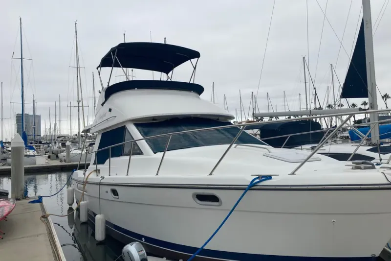 The Image of Bayliner 3388 Command Bridge Motoryacht 1999 - 0