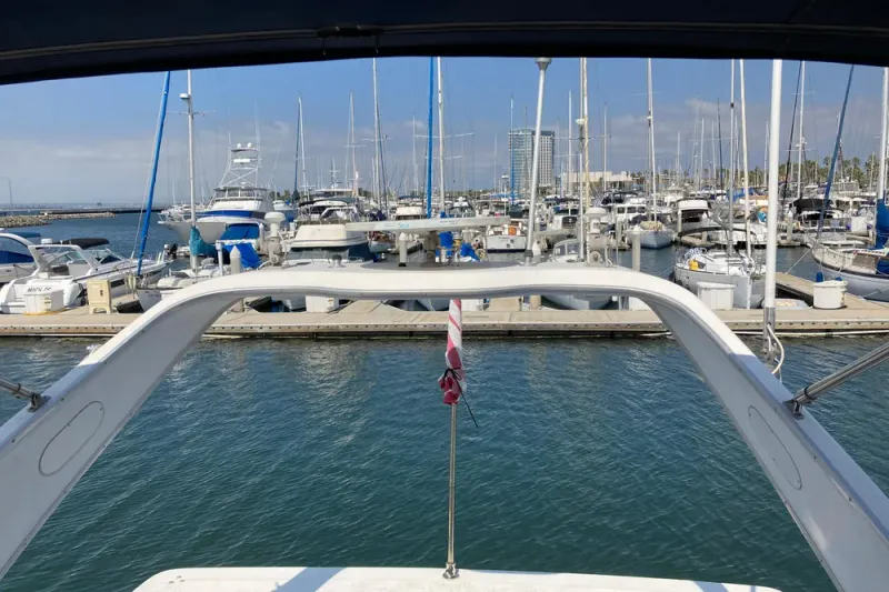 Slide: The Image of Bayliner 3388 Command Bridge Motoryacht 1999 - 27