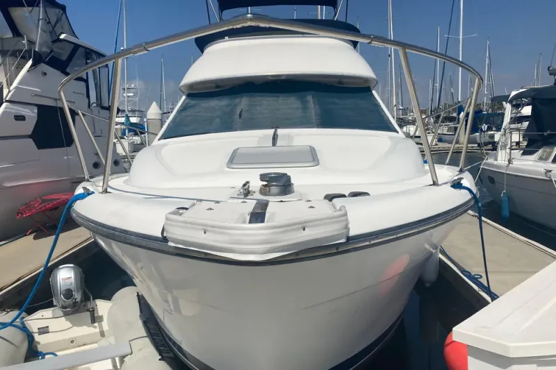 Slide: The Image of Bayliner 3388 Command Bridge Motoryacht 1999 - 11