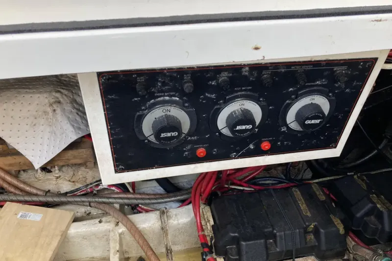 Slide: The Image of Bayliner 3388 Command Bridge Motoryacht 1999 - 19