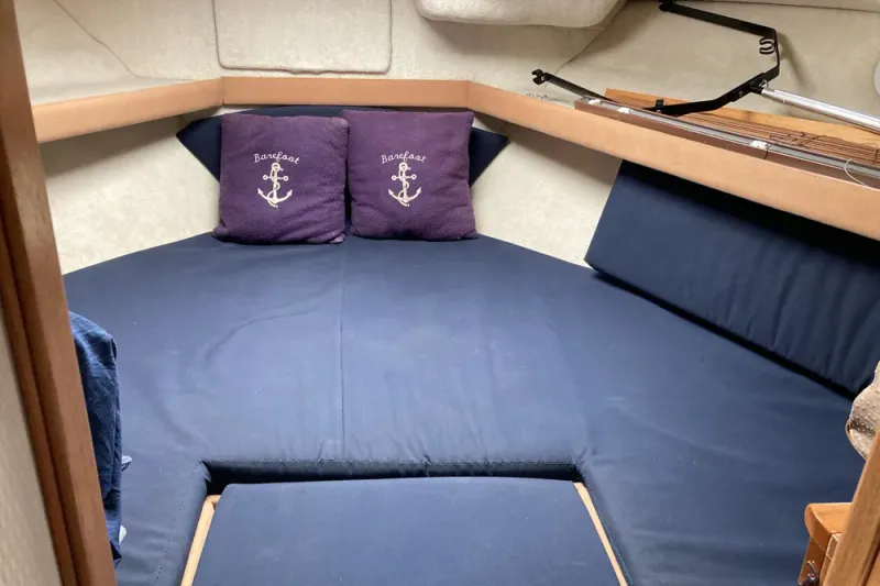 Slide: The Image of Bayliner 3388 Command Bridge Motoryacht 1999 - 41