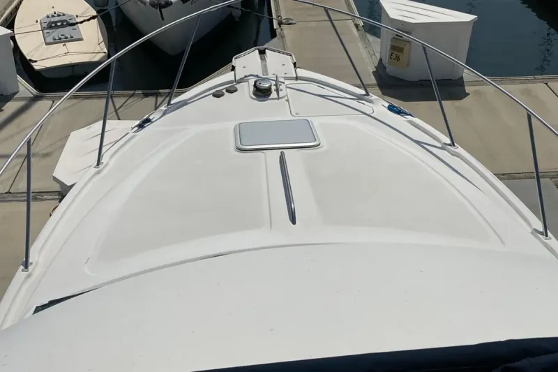 Slide: The Image of Bayliner 3388 Command Bridge Motoryacht 1999 - 10