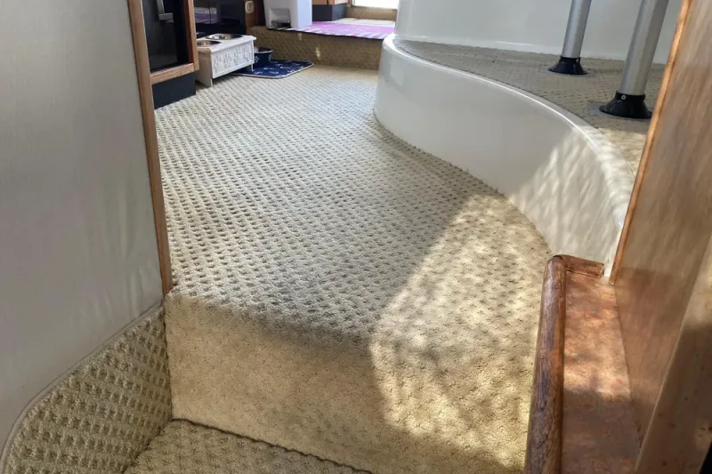 Slide: The Image of Bayliner 3388 Command Bridge Motoryacht 1999 - 36