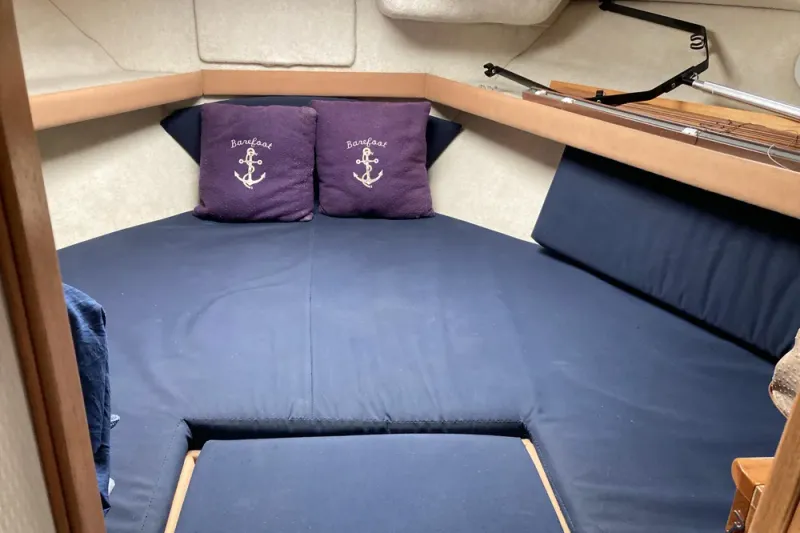 Slide: The Image of Bayliner 3388 Command Bridge Motoryacht 1999 - 41