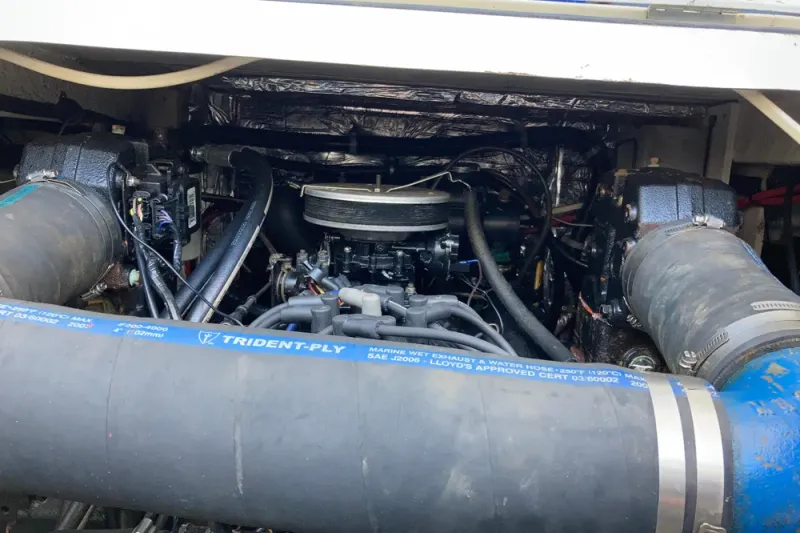 Slide: The Image of Bayliner 3388 Command Bridge Motoryacht 1999 - 50