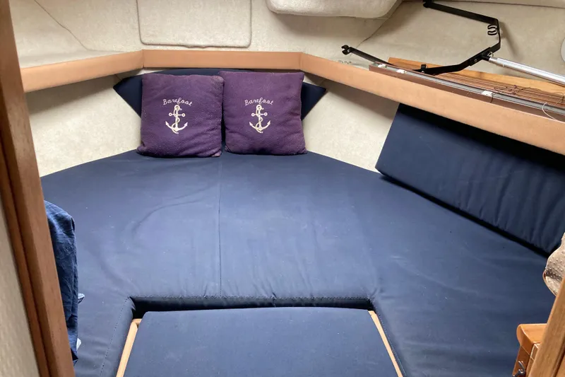 Slide: The Image of Bayliner 3388 Command Bridge Motoryacht 1999 - 41