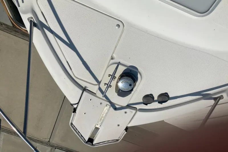 Slide: The Image of Bayliner 3388 Command Bridge Motoryacht 1999 - 9