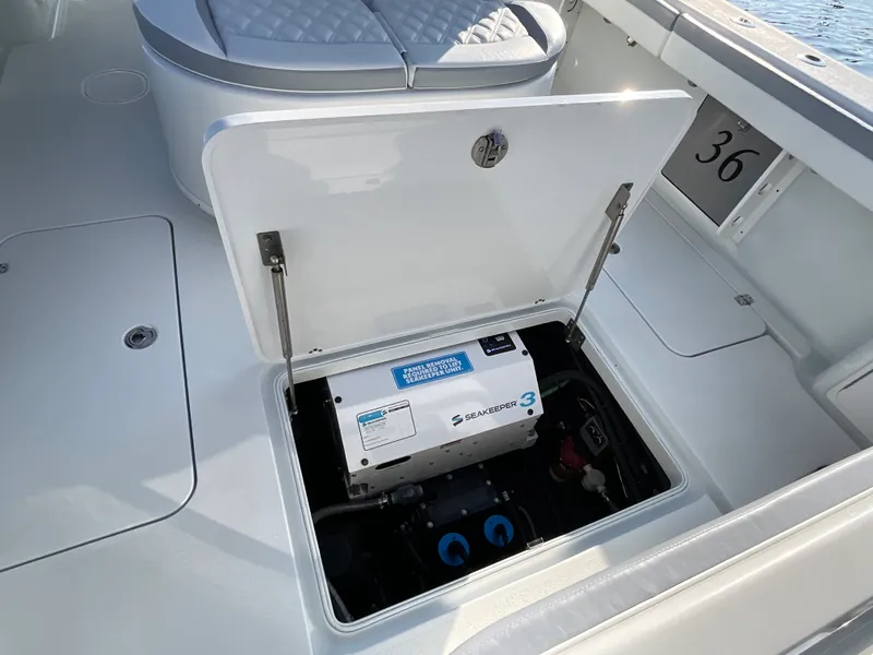 Slide: The Image of Yellowfin 36 OFFSHORE 2020 - 24