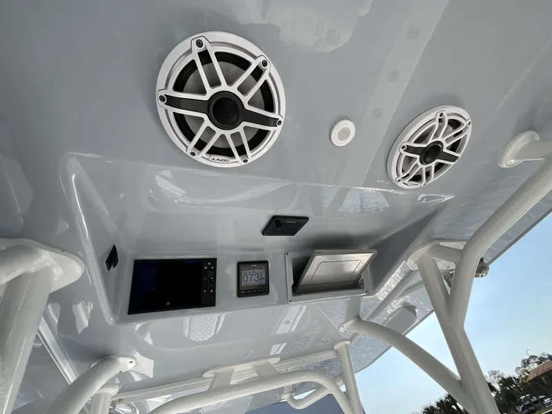 Slide: The Image of Yellowfin 36 OFFSHORE 2020 - 28