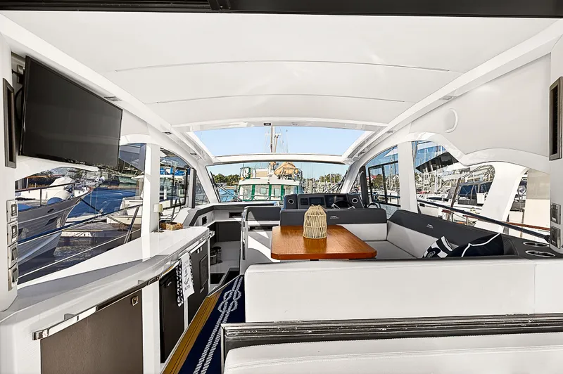 Slide: The Image of Galeon 425 HTS 2020 - 10