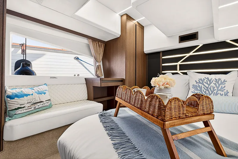 Slide: The Image of Galeon 425 HTS 2020 - 18