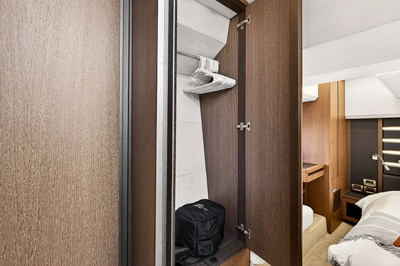 Slide: The Image of Galeon 425 HTS 2020 - 22