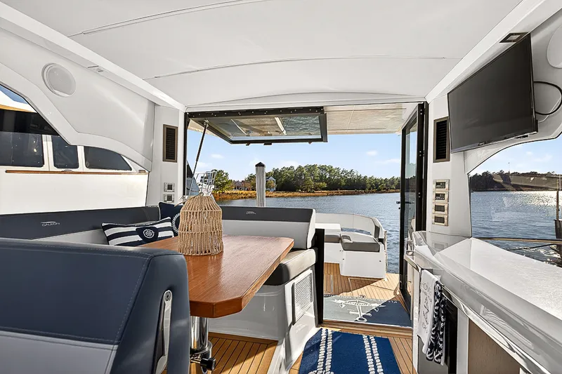 Slide: The Image of Galeon 425 HTS 2020 - 23