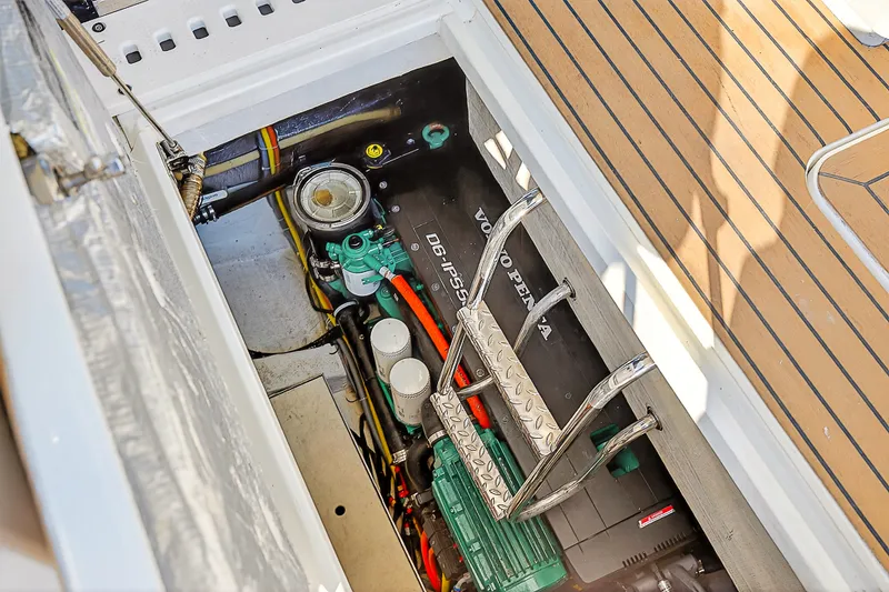 Slide: The Image of Galeon 425 HTS 2020 - 26