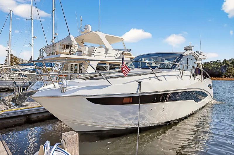 Slide: The Image of Galeon 425 HTS 2020 - 5