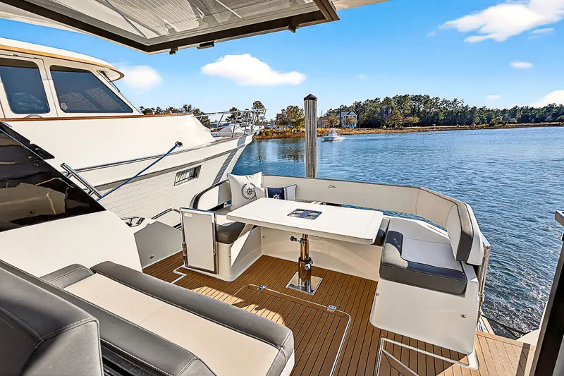 Slide: The Image of Galeon 425 HTS 2020 - 8