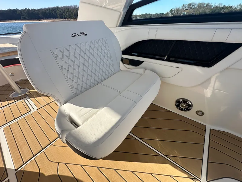 Slide: The Image of Sea Ray 400 SLX 2024 - 15