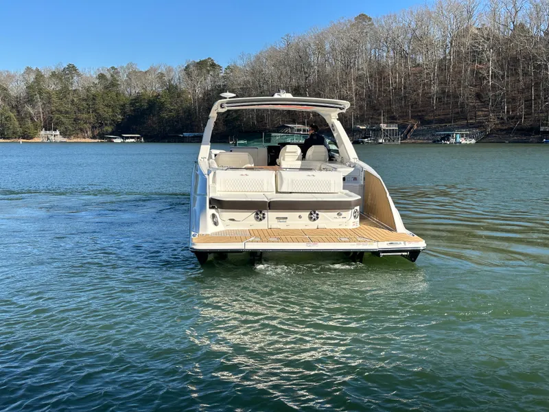 Slide: The Image of Sea Ray 400 SLX 2024 - 2