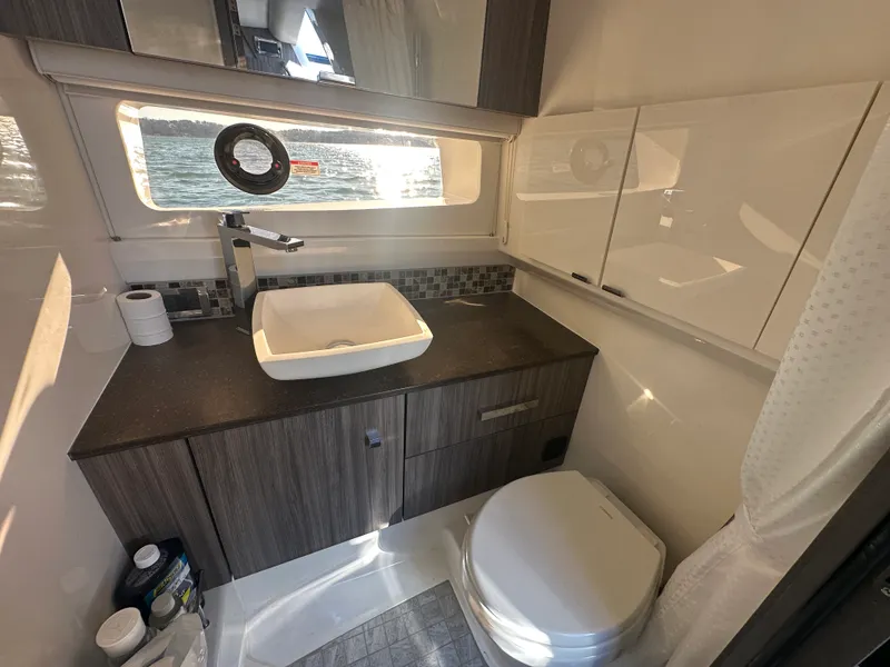 Slide: The Image of Sea Ray 400 SLX 2024 - 26