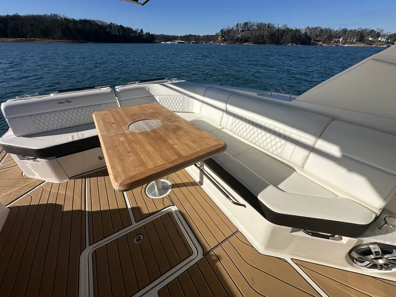 Slide: The Image of Sea Ray 400 SLX 2024 - 27