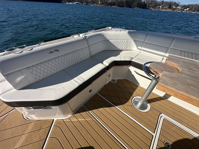 Slide: The Image of Sea Ray 400 SLX 2024 - 28