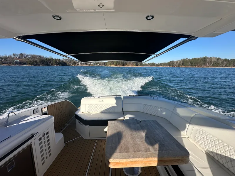 Slide: The Image of Sea Ray 400 SLX 2024 - 37